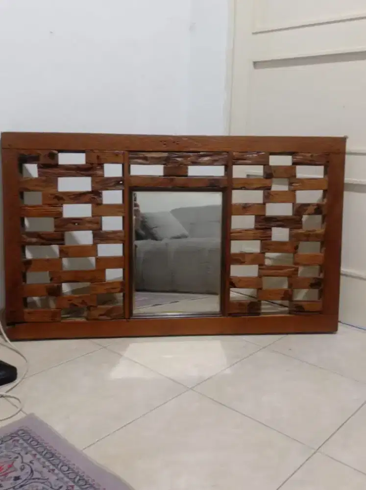 Pajangan dinding kayu