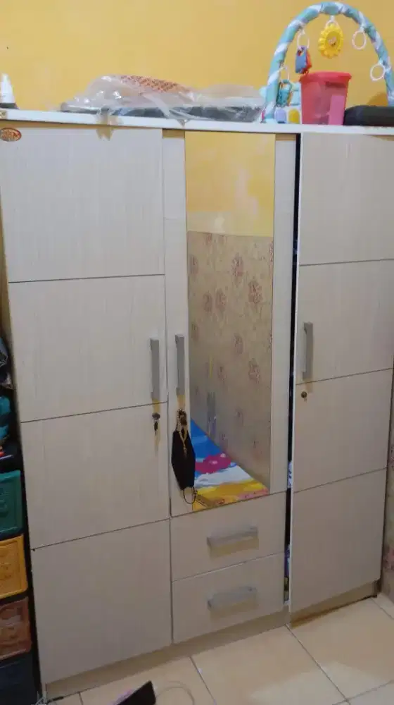 Lemari Baju 3 Pintu