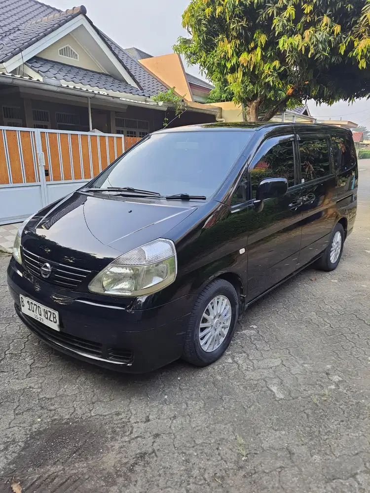 Jual Cepat !! Nissan Serena CT  2012 matic Bensin