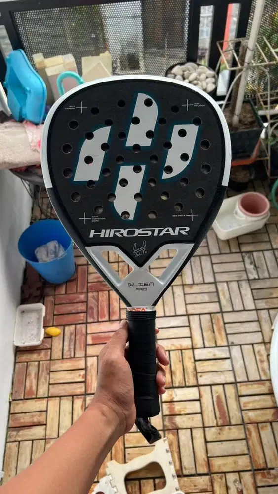 Raket Hirostar Alien Pro Sign by Tolito