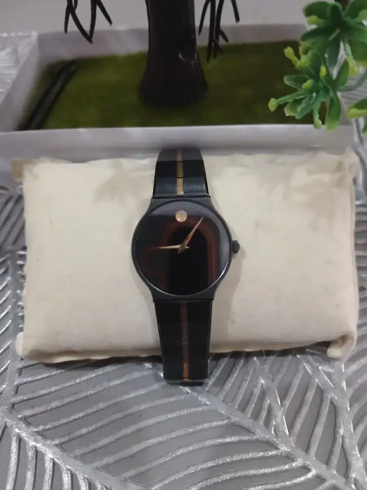 Jam tangan Movado wanita