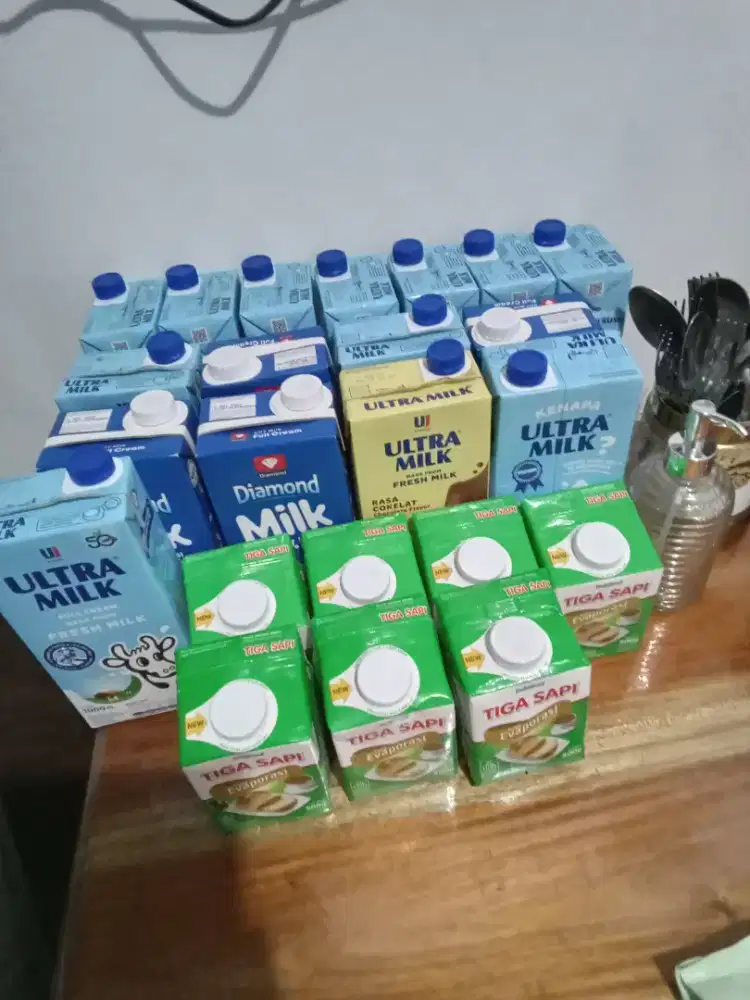 Tempat susu ultra dan 3 sapi