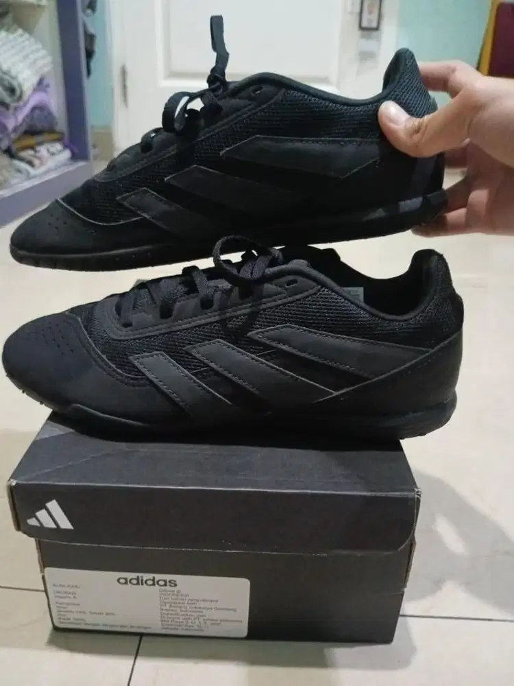 Sepatu futsal adidas predator