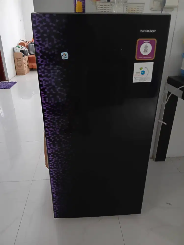 Jual kulkas second baru 6 bulan pakeai masih garansi
