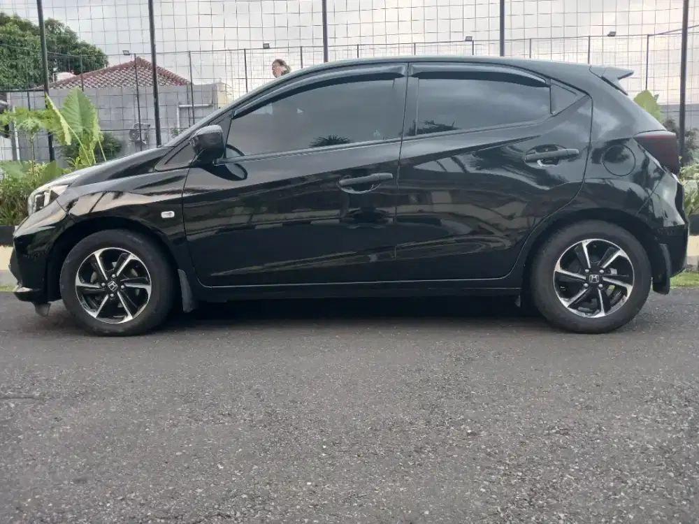 Dijual Honda brio satya matic .