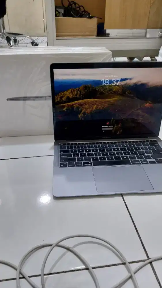 Macbook Air M1 2020 silver fulldus

8/256 ibox