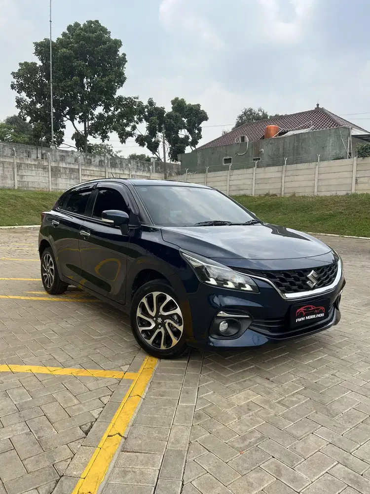 Suzuki baleno hatchback AT 2024 cakep, biru navy