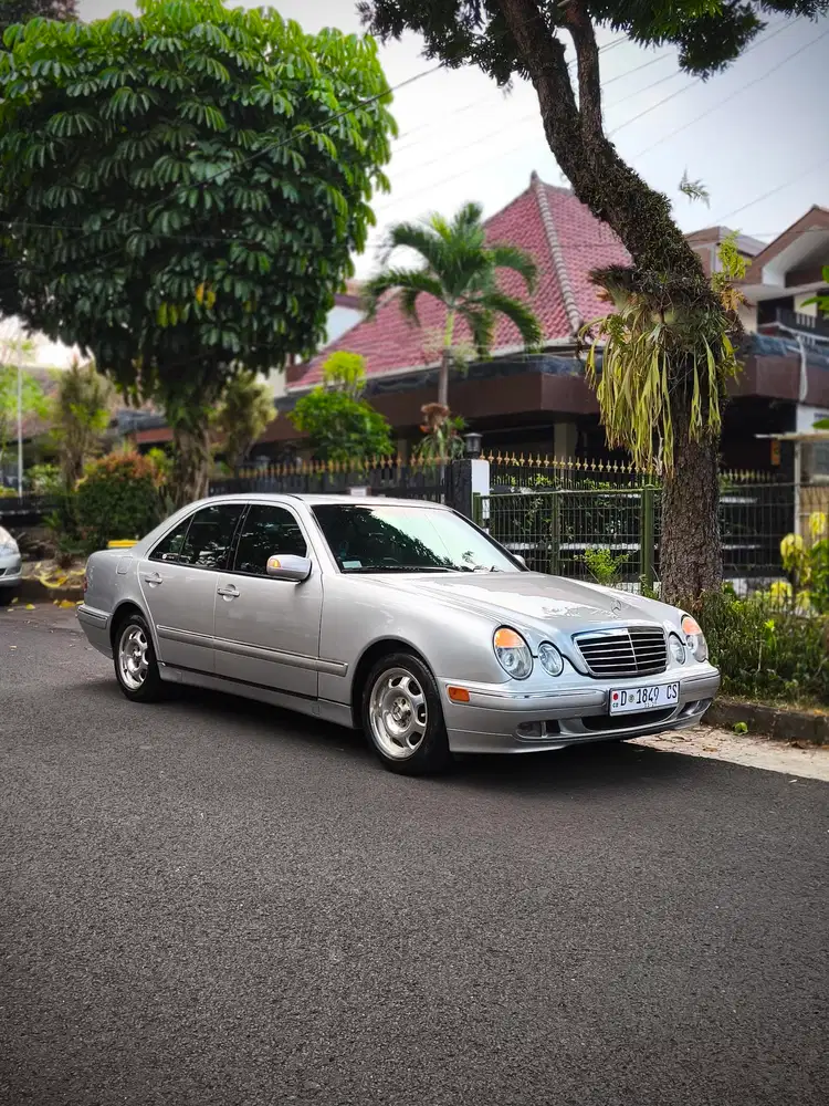 Mercedes-Benz E230 1996 Bensin