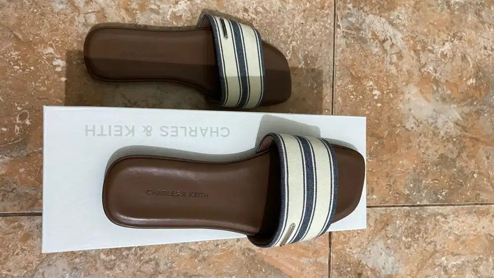 Sepatu Charles & Keith