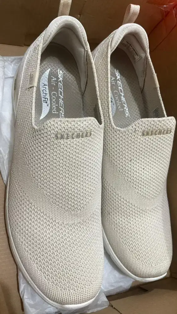 Sepatu SKECHERS WOMEN