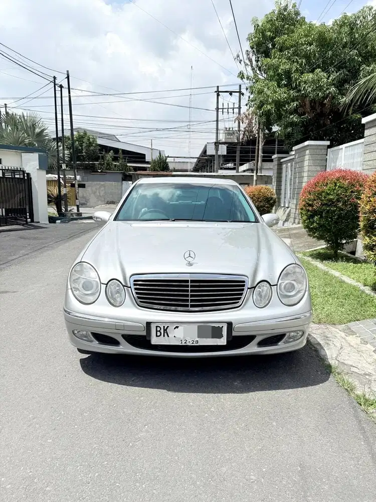 Mercedes-Benz E260 2004 Bensin