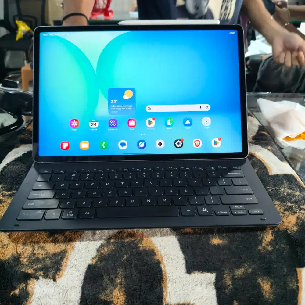 Samsung Galaxy Tab S10 FE+ 5G Ram 12/256 sama keyboard