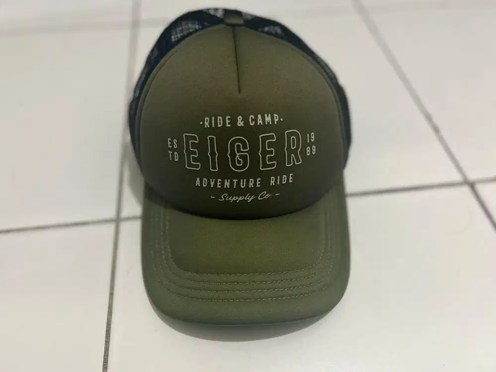 2 buah topi eiger simpanan