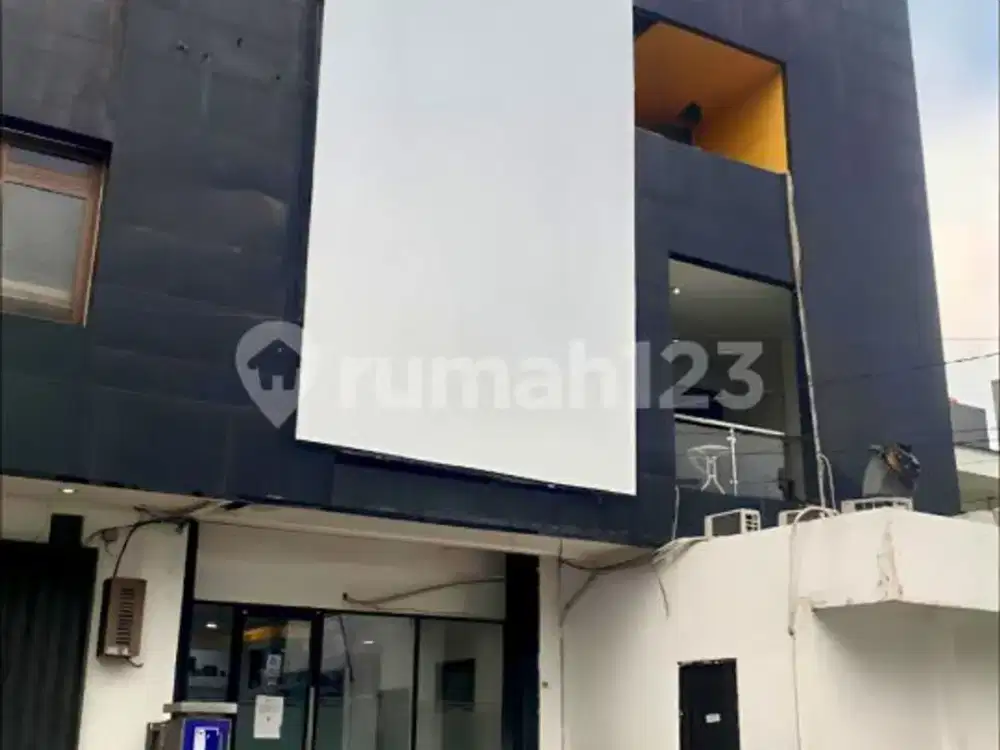 Ruko Gandeng Dekat Jalan Veteran 3 Strategis - Jakarta Selatan