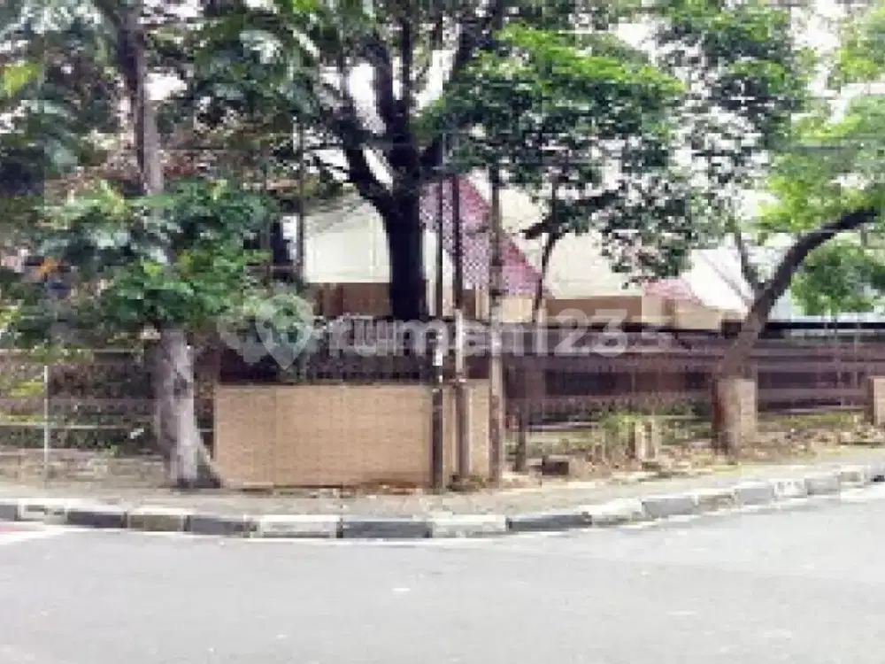 Rumah Posisi Hoek Bebas Banjir di Bendungan Hilir Dekat Akses Tol