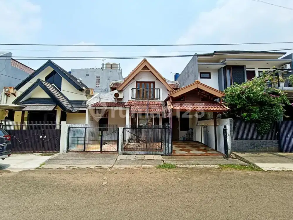 Rumah 2 Lt Butuh Renovasi Dalam Cluster Di Sektor 5 Dekat Stan