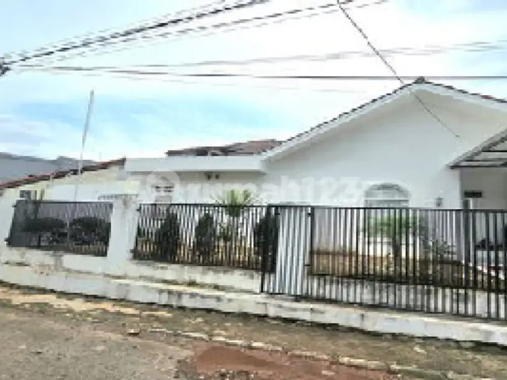 Rumah Nyaman 1 Lantai Depan Taman di Bintaro Sektor 1 Dekat Mall