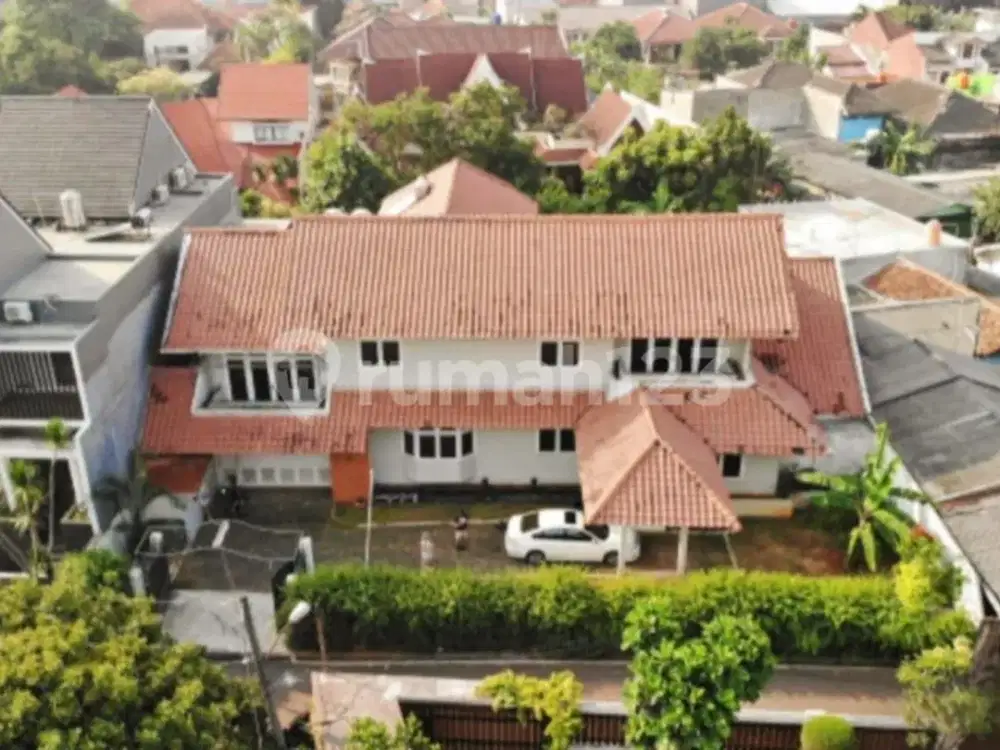 Rumah Murah Luas Dengan Kolam Renang Di Lebak Bulus Dekat Mrt