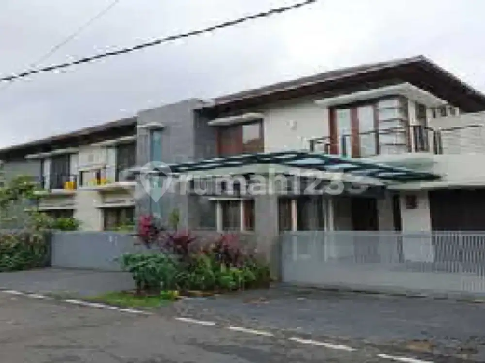 Dijual Rumah Modern dengan Paviliun di Cilandak Jaksel
