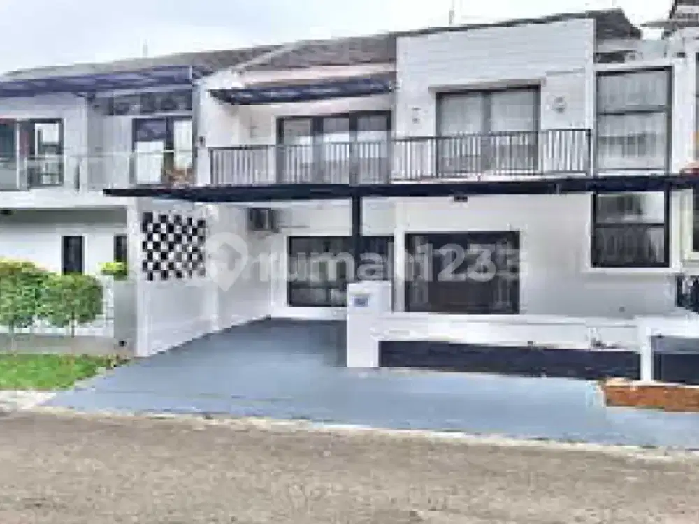 Rumah 2 Lantai Dengan Balkon Sudah Renovasi Siap Huni Di Sektor 9