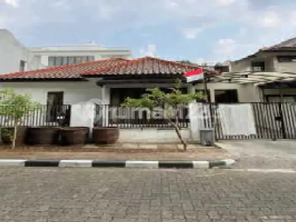 Rumah 1.5 Lantai Ada Teras Belakang Dalam Cluster Elite di Cinere