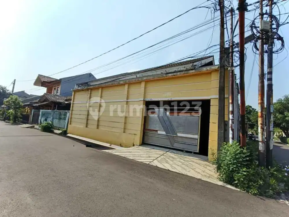 Rumah Hoek Tanah Luas Semi Furnished Dalam Cluster Di Pamulang