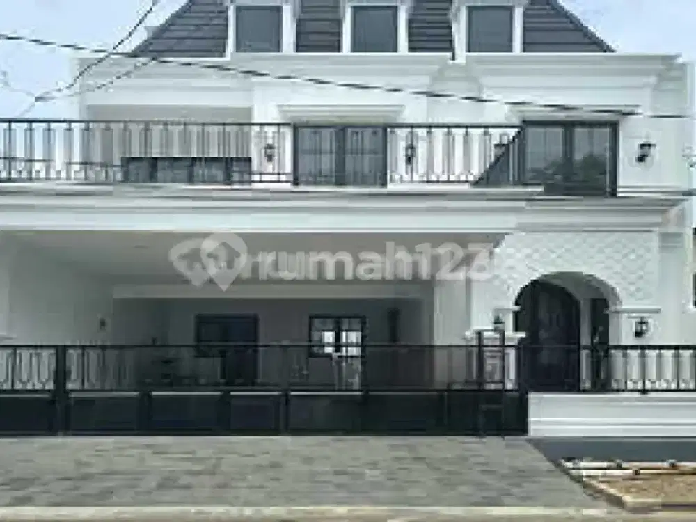 American Classic With Private Pool Siap Huni di Bintaro Sektor 3