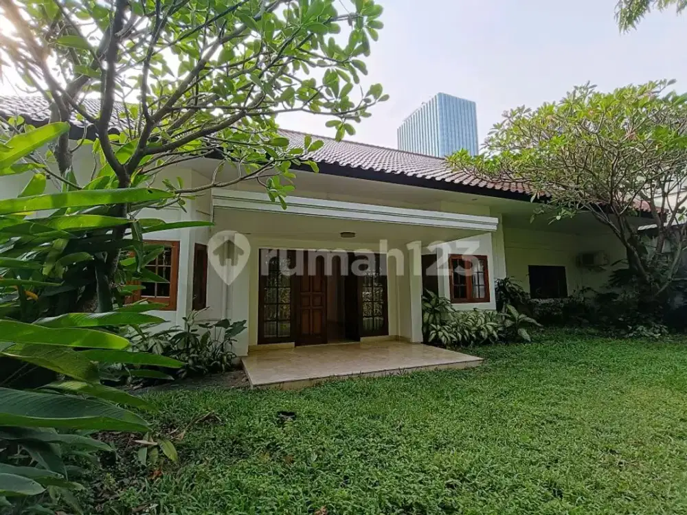 Rumah Di Wijaya Kebayoran Baru Dengan Kolam Renang