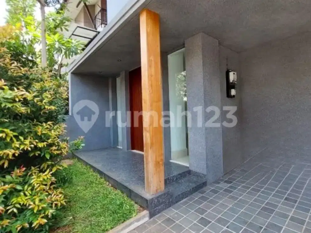 RUMAH MEWAH DENGAN LIFT DAN KOLAM RENANG DI PONDOK INDAH