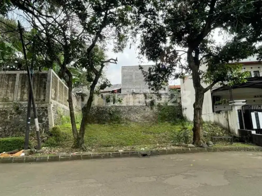 Tanah Bentuk Ngantong Depan Taman Siap Bangun Di Bintaro Sektor 9