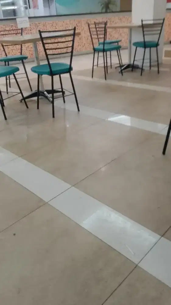 Butuh tukang cukur rambut dan pijat refleksi