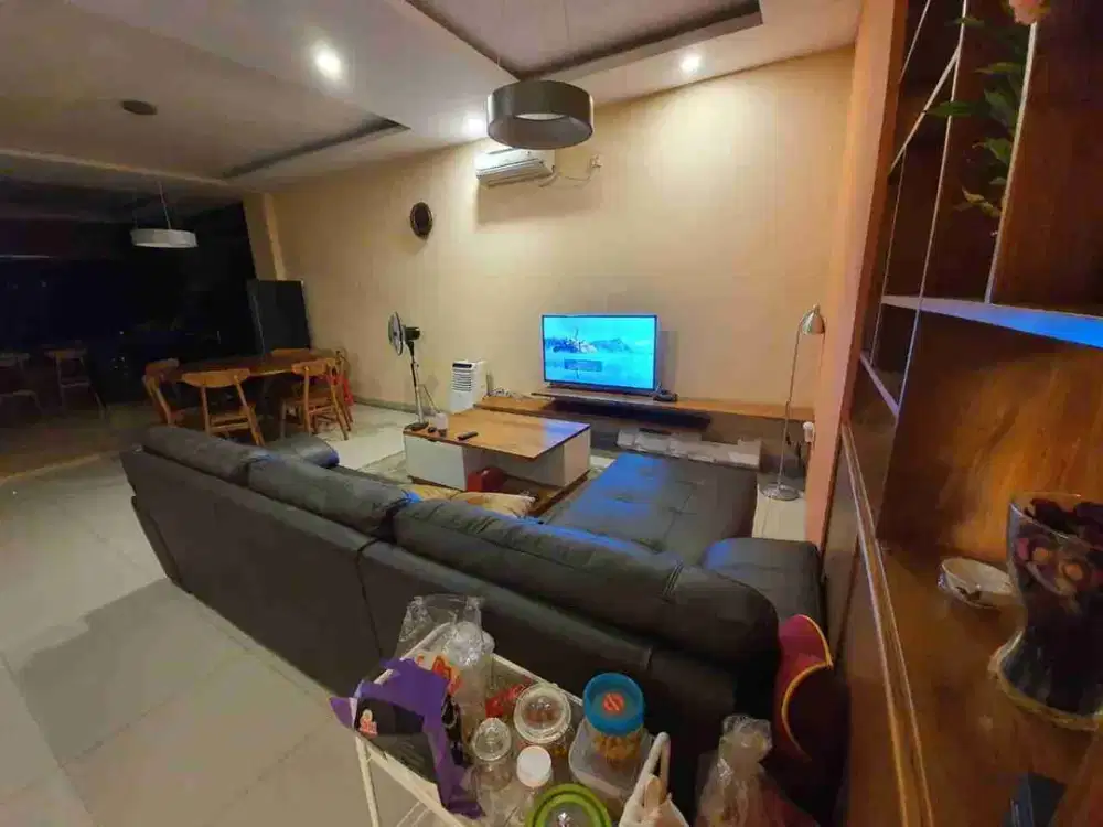 Golf Lake Residence Victoria Hills: Rumah Mewah 6+1 KT, Hadap Utara, Furnished Premium!