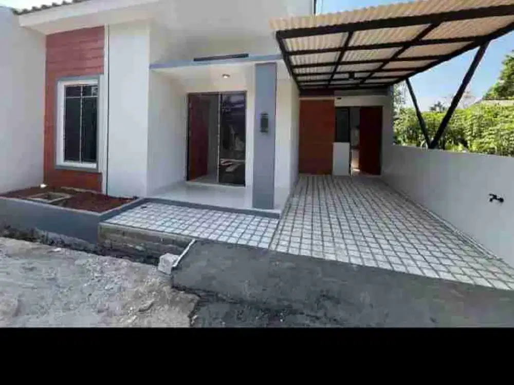 Ready siap huni free canopi dan keramik carport nya..