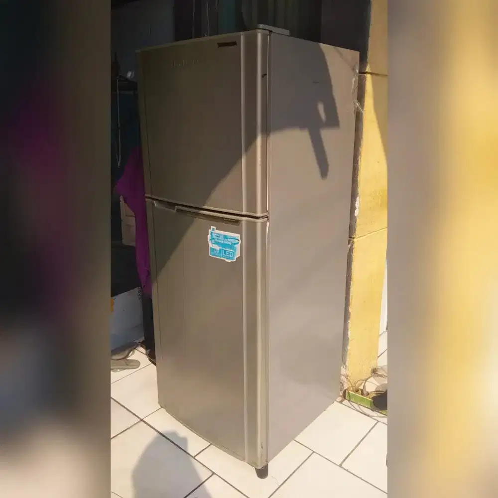 Toshiba Kulkas 2 Pintu Normal Dingin Beku Joss Gress Istimewa Like New