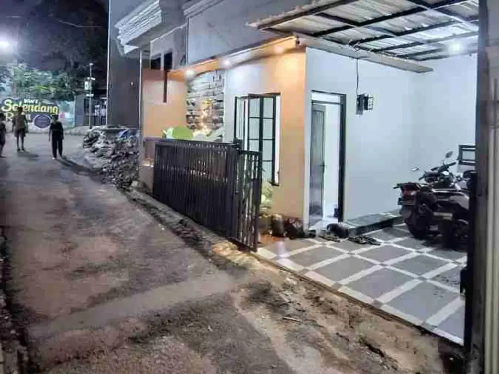 Ready siap huni.. free canopi dan keramik carport nya..