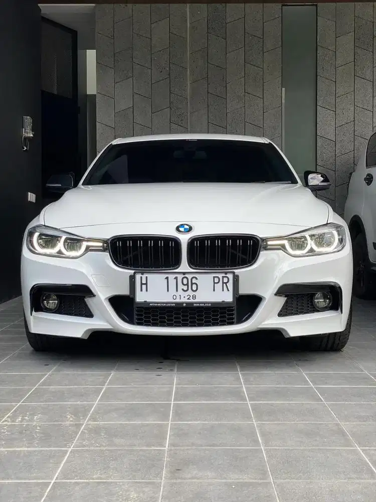 BMW 320i Sport F30 2018 Putih Full original KM rendah