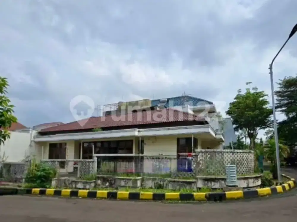 Rumah Hoek Murah Dibawah Pasaran - Unfurnished 1.5 LT SHM Cocok untuk Investasi di Kebon Jeruk Jakarta Barat