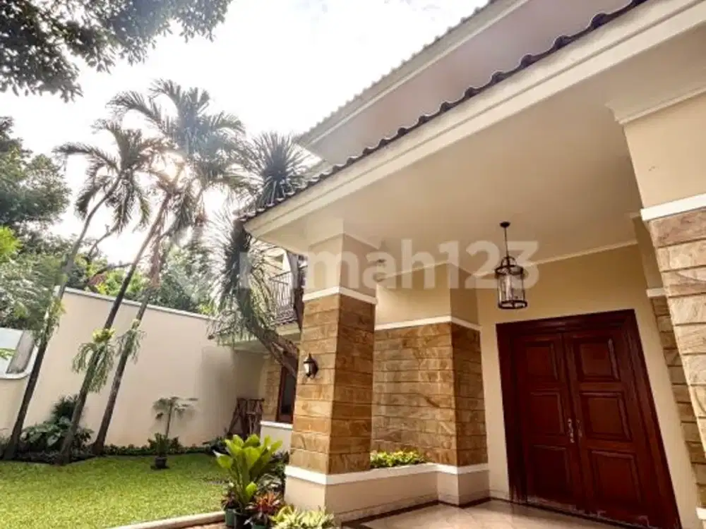 Rumah Vintage Dan Kolam Renang Di Wijaya Keb Baru - Jaksel