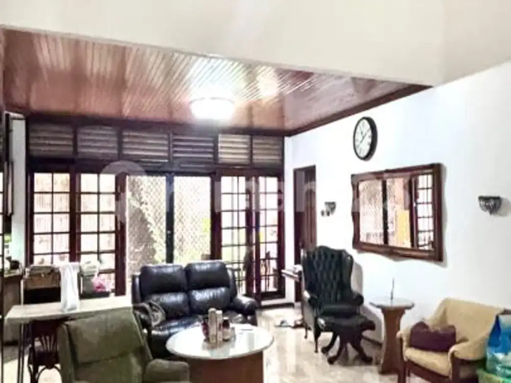 Dijual Cepat - Rumah Lama Terawat Di Pakubuwono Lokasi Strategis