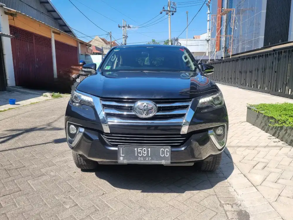 FORTUNER 2.4 VRZ A/T 2017 HITAM