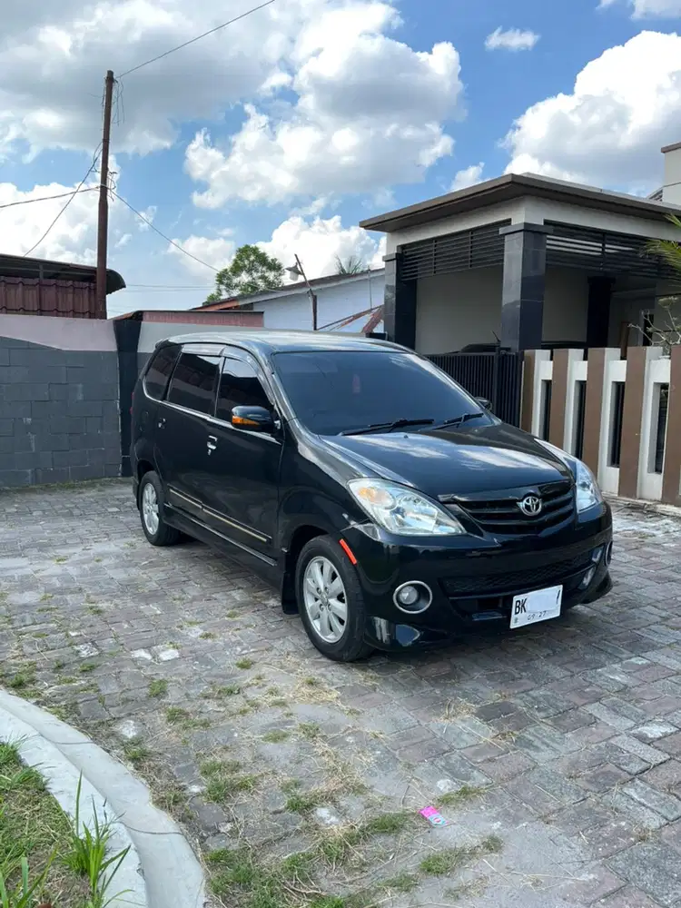 Toyota Avanza S 2011 AT Bensin