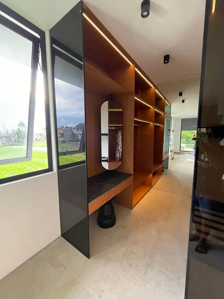 Lemari Pakaian Custom/Eksklusif – Desain Elegan, Kokoh & Space-Saving