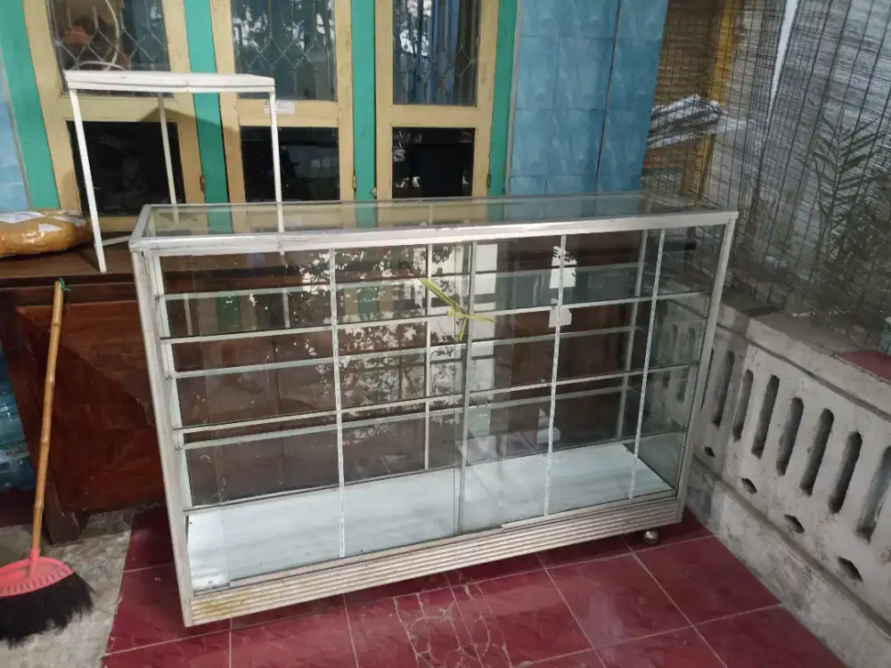 etalase toko ukuran 1.5m bekas