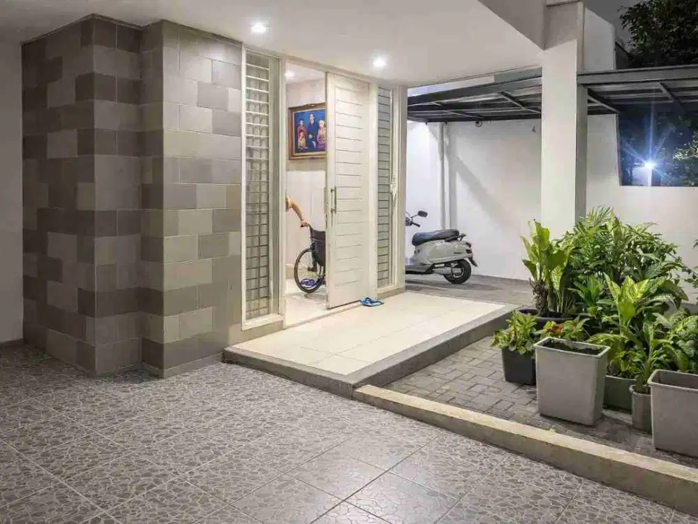 Rumah Siap Huni 2 Lantai di Turangga – 5 Kamar Tidur, Lokasi Strategis Dekat Martanegara & Buah Batu