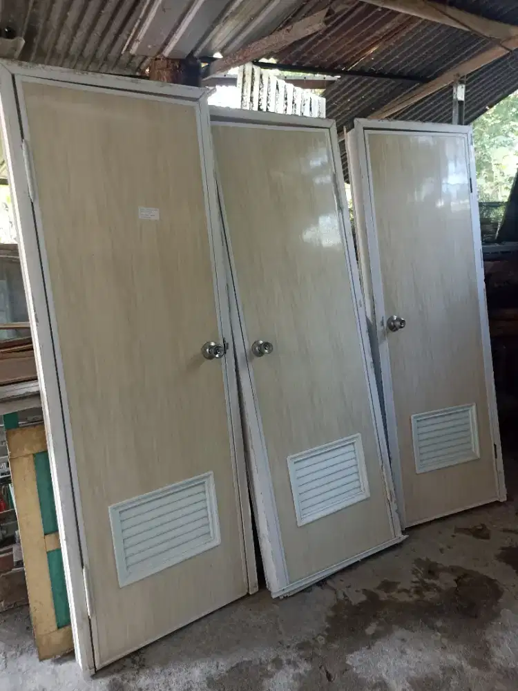 pintu kamar mandi merk FUSO