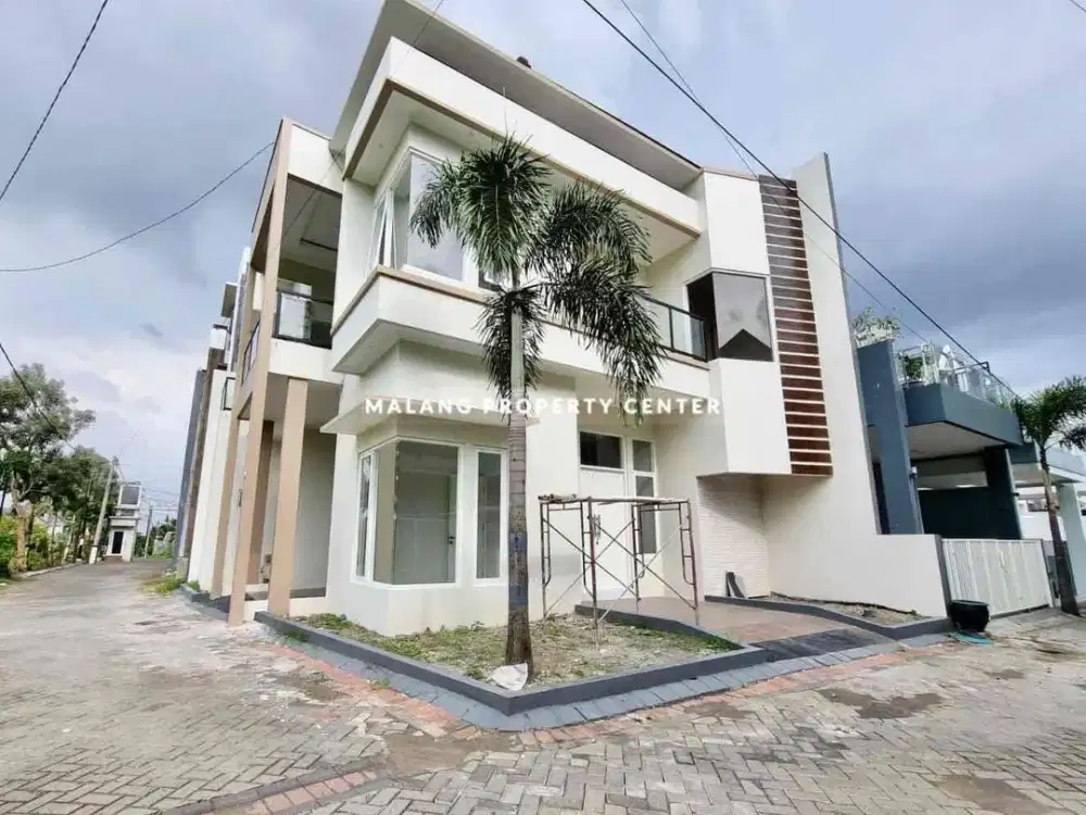Rumah 2 lantai di jalan papa papa area Soekarno Hatta Malang