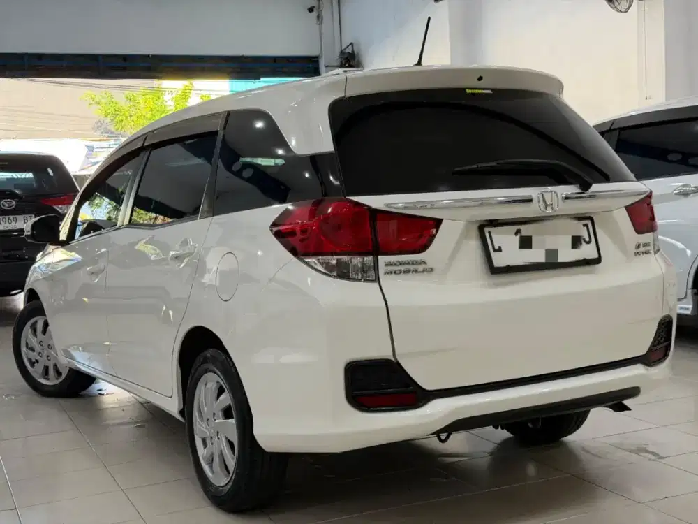 Honda Mobilio E 2018 Matic Putih Tangan Pertama