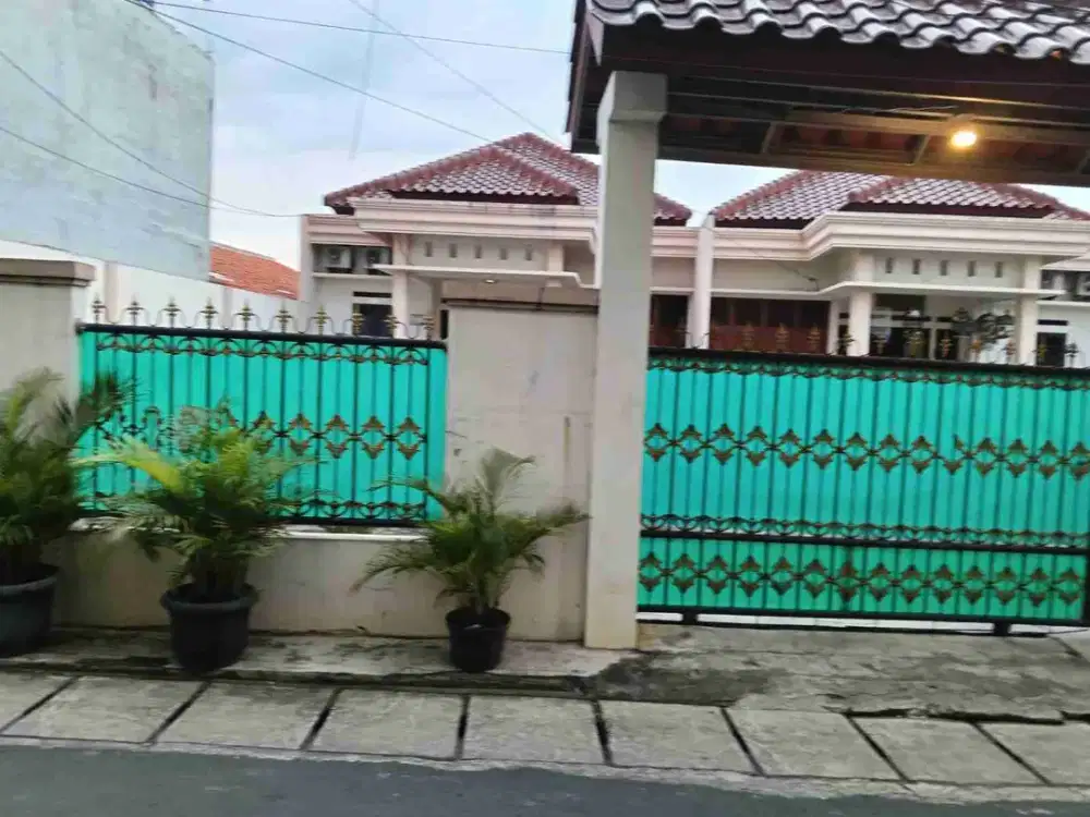 Jual Rumah Idaman halaman luas di Cijantung Jakarta Timur