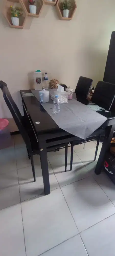 Murah Set sofa dan meja ruang tamu dan set meja makan