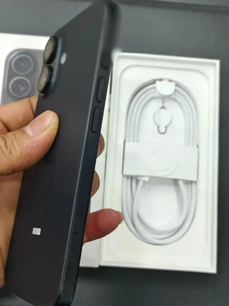 Iphone 16 basic 128 gb warna black ibox